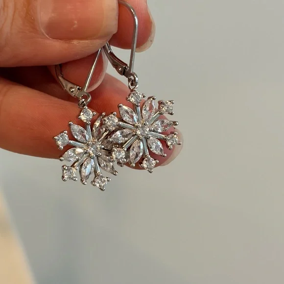 925 Sterling Silver Snowflake Earrings for Women Dangle Earrings Cubic Zirconia - Picture 4 of 7